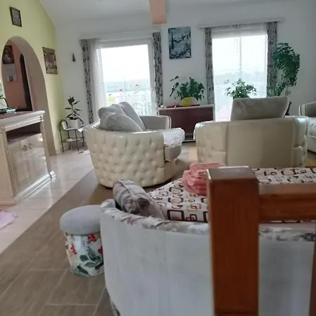 Lux Apartmans-vila Mali Raj Vila