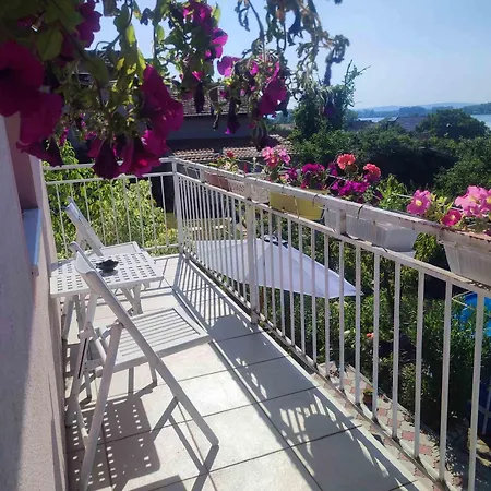 Lux Apartmans-vila Mali Raj Udovice