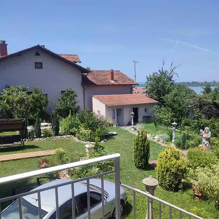 Lux Apartmans-vila Mali Raj